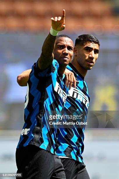 Ashley Young of FC Internazionale celebrates with Achraf Hakimi after scoring their team's first goal during the Serie A match between FC...