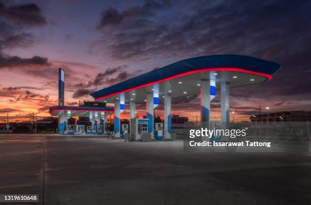 gas station at sunrise - station stock-fotos und bilder