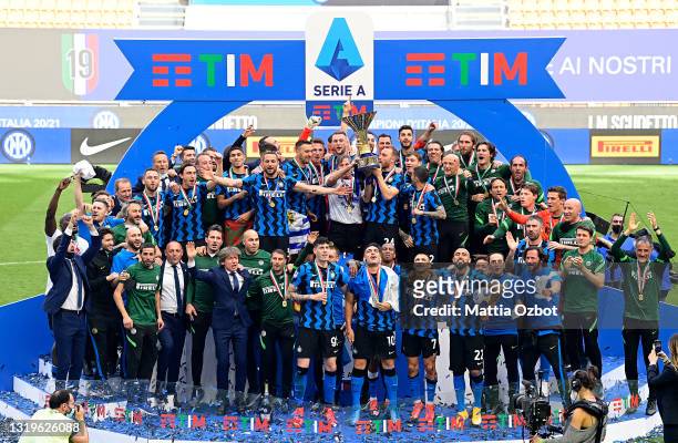 Antonio Conte, Head Coach of FC Internazionale lifts the Serie A trophy as his players celebrate after the Serie A match between FC Internazionale...