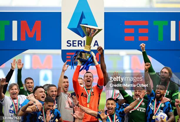 Samir Handanovic of FC Internazionale lifts the Serie A Trophy whilst his team mates celebrate after the Serie A match between FC Internazionale...