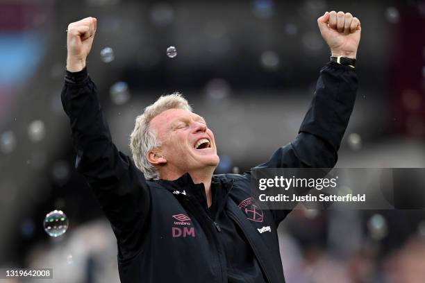 David Moyes, Manager of West Ham United celebrates following the Premier League match between West Ham United and Southampton at London Stadium on...