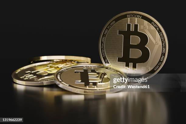 ilustraciones, imágenes clip art, dibujos animados e iconos de stock de cgi image of bitcoin cryptocurrency - cryptocurrency