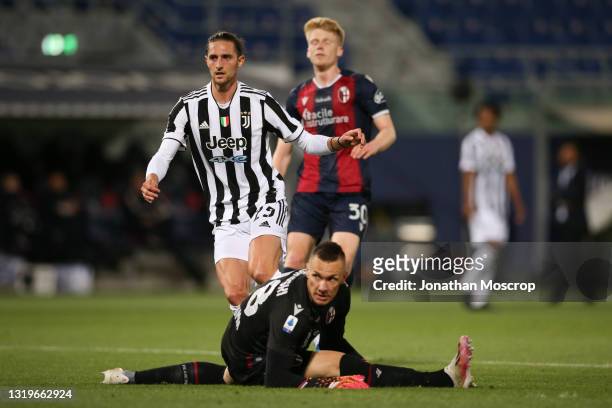 Adrien Rabiot of Juventus scores to give the side a 3-0 lead during the Serie A match between Bologna FC and Juventus at Stadio Renato Dall'Ara on...
