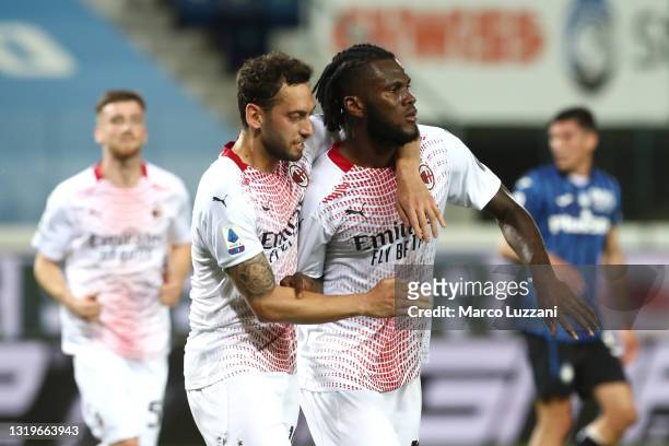 Franck Kessie of A.C. Milan celebrates with team mate Hakan Calhanoglu after scoring his team's first goal during the Serie A match between Atalanta...