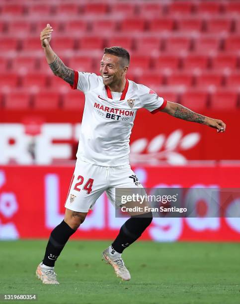 Alejandro Papu Gomez of Sevilla FC celebrates scoring a goal during the La Liga Santander match between Sevilla FC and Deportivo Alavés at Estadio...