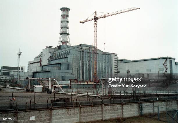 General view of the sarcophagus that covers the Ukraine''s Chernobyl nuclear power plant''s fourth reactor November 16, 2000 destroyed as a result of...