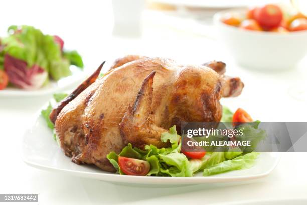roasted chicken - cooked turkey white plate imagens e fotografias de stock
