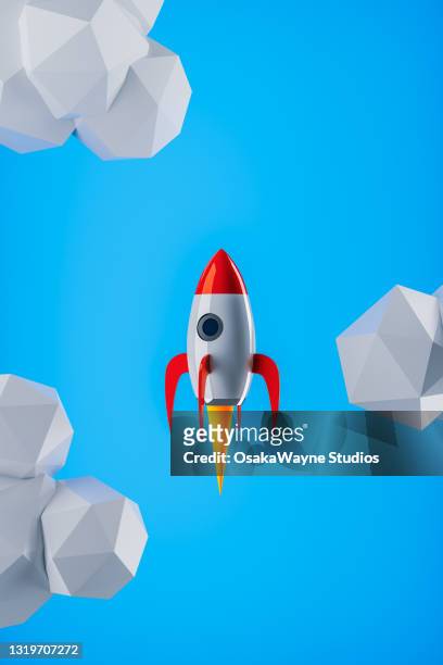 3d low poly rocket. - rakete stock-fotos und bilder