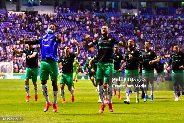 Players of Santos celebrate after the semifinals second leg match between Puebla and Santos Laguna as part of the Torneo Guard1anes 2021 Liga MX at...