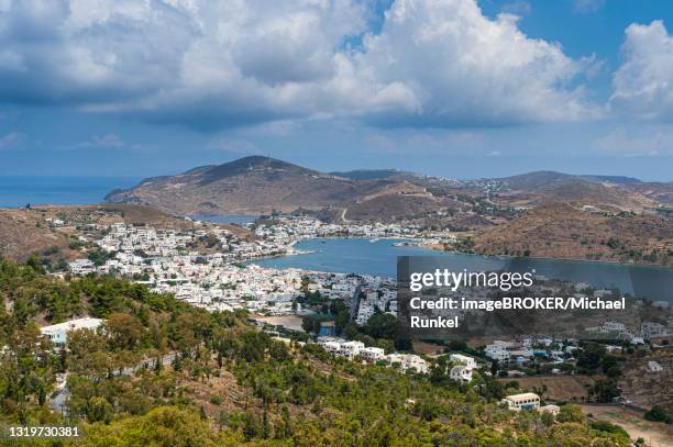 overlook over patmos an the town of skala, patmos, greece - skala greece stock-fotos und bilder