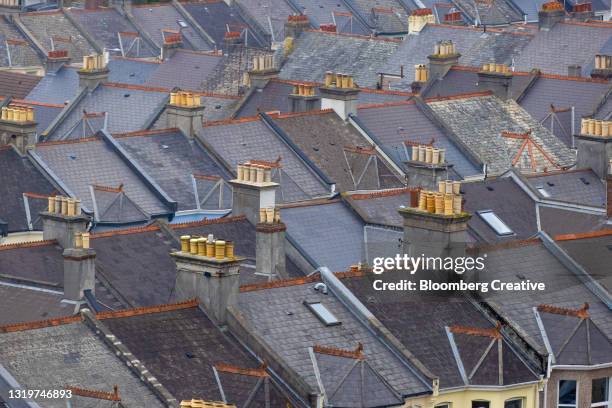 rooftops of terraced houses - plymouth england stock-fotos und bilder