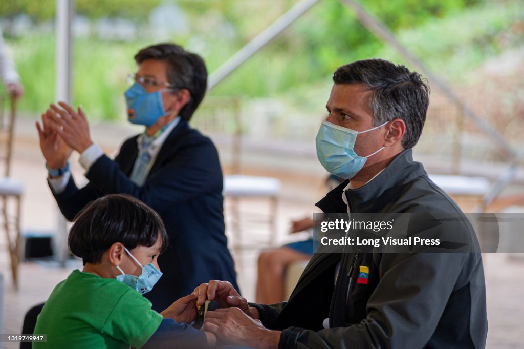 Leopoldo Lopez attends Christmas celebrations with mayor Claudia Lopez in Bogota