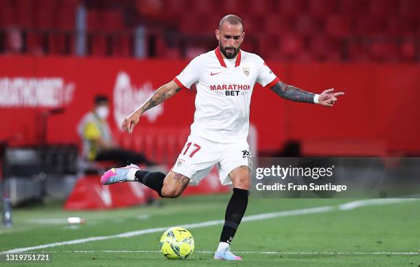 Aleix Vidal of Sevilla FC in action during the La Liga Santander match between Sevilla FC and Deportivo Alavés at Estadio Ramon Sanchez Pizjuan on...