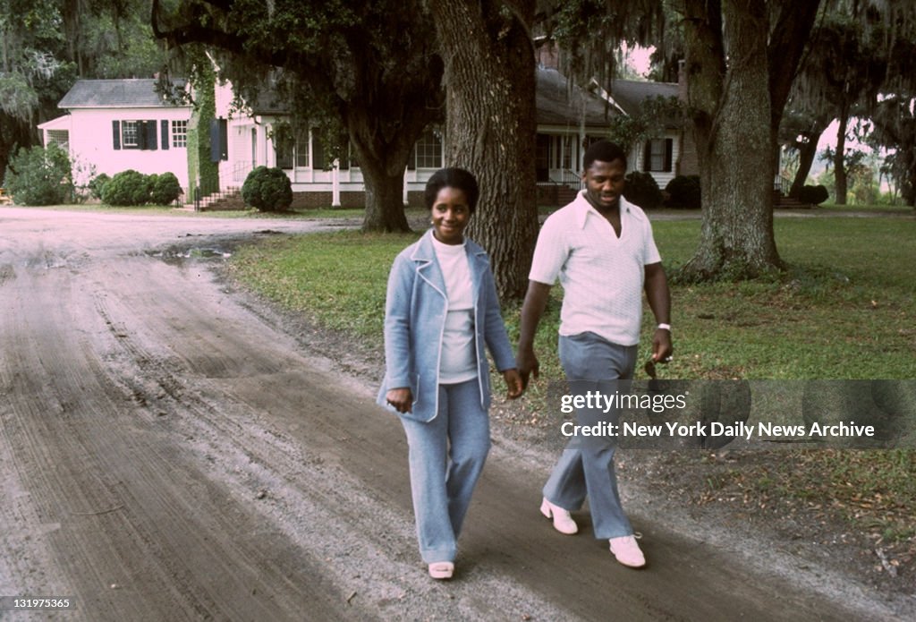 Joe Frazier With Wife Florence At His Home In Yemassee South News joe-frazier-with-wife-florence-at-his-home-in-yemassee-south-news