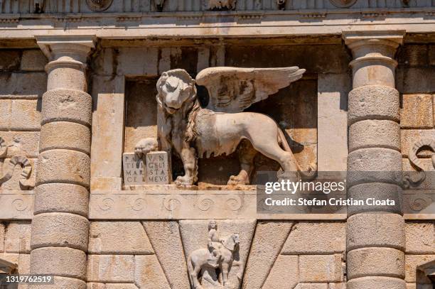 lion sculpturre on old town zadar gate, croatia - zadar stock pictures, royalty-free photos & images