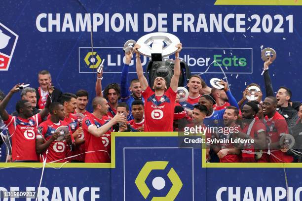 Yusuf Yazici and players of Lille OSC celebrate winning League 1 by receiving the trophy at their Luchin training center on May 24, 2021 in Lille,...