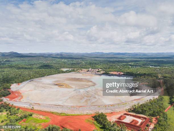 high angle perspective showing a mine at mount garnet, queensland, australia - relave fotografías e imágenes de stock