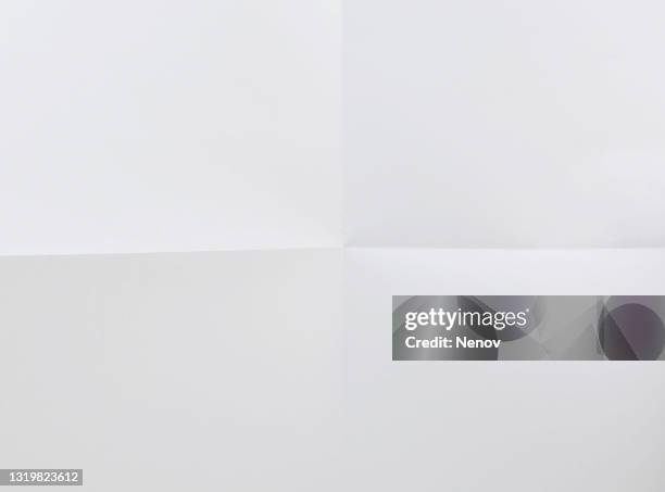 white wrinkle paper texture background - 折疊的 個照片及圖片檔