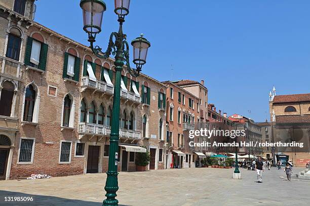 campo santo stefano (st. stephen's square), venice, unesco world heritage site, veneto, italy, europe - campo santo stefano stockfoto's en -beelden