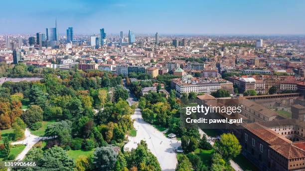 veduta aerea della città di milano con parco sempione, italia - milano foto e immagini stock