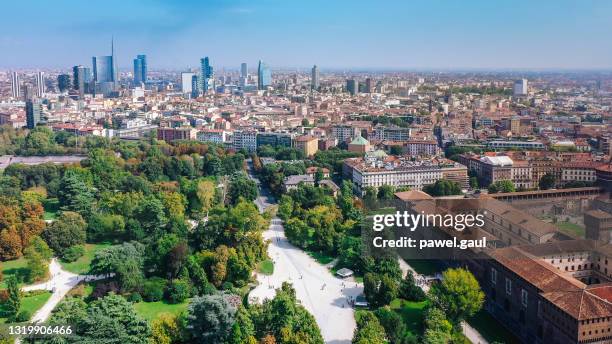 veduta aerea della città di milano con parco sempione, italia - city skyline foto e immagini stock