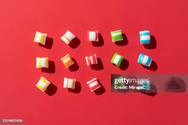 neatly arranged colorful candy - hartbonbon stock-fotos und bilder