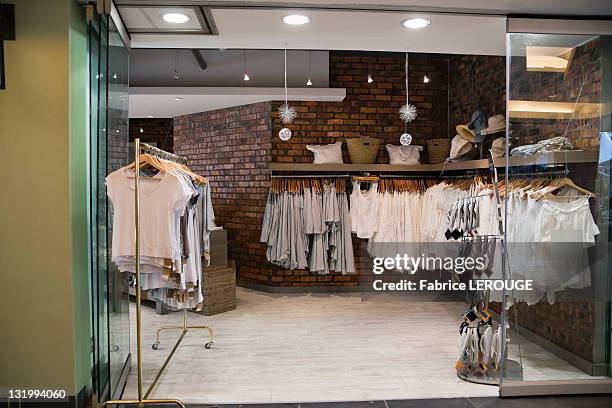 Empty Classy Store Empty Fashion Store Photos and Premium High Res Pictures - Getty Images