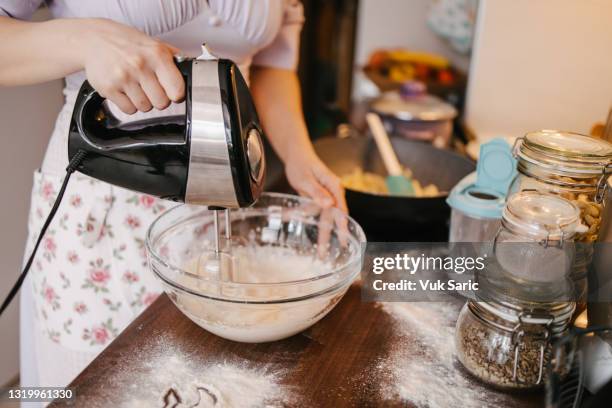 woman using a kitchen mixer - electric whisk stock pictures, royalty-free photos & images