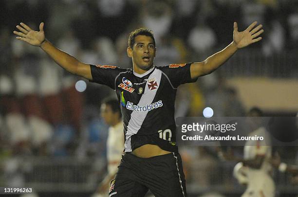 Diego Souza of Vasco da Gama celebrate a goal during a match between Vasco da Gama and Universidario as part of Quarterfinals of Bridgestone South...