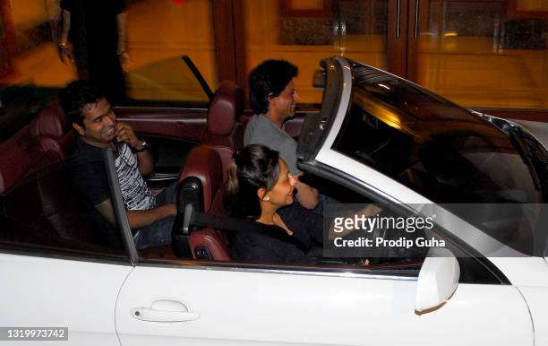 Mushtaq Ahmad Sheikh, Gauri Khan and Shahrukh Khan attend the Sanjay Dutt and Manyata Dutt's Ressident on July 25, 2011 in Mumbai, India.