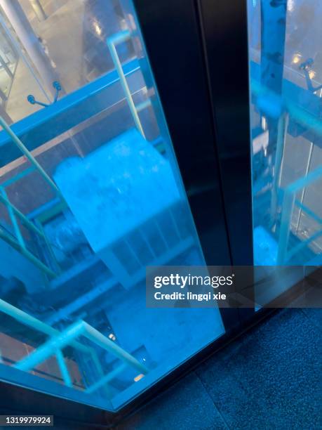 Elevator Rising Outside Elevator Photos and Premium High Res Pictures - Getty Images