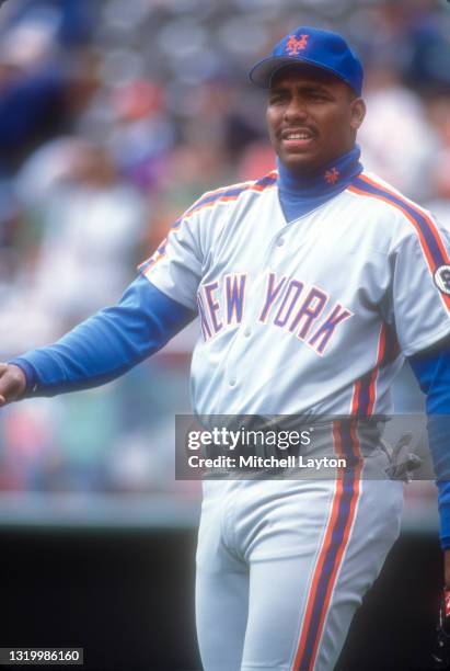 Bobby Bonilla of the New York Mets warms up before a baseball game against the Philadelphia Phillies on September 8, 1992 at Veterans Stadium in...