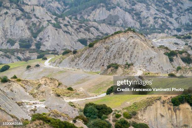 'calanchi' of basilicata, italy. - badlands foto e immagini stock