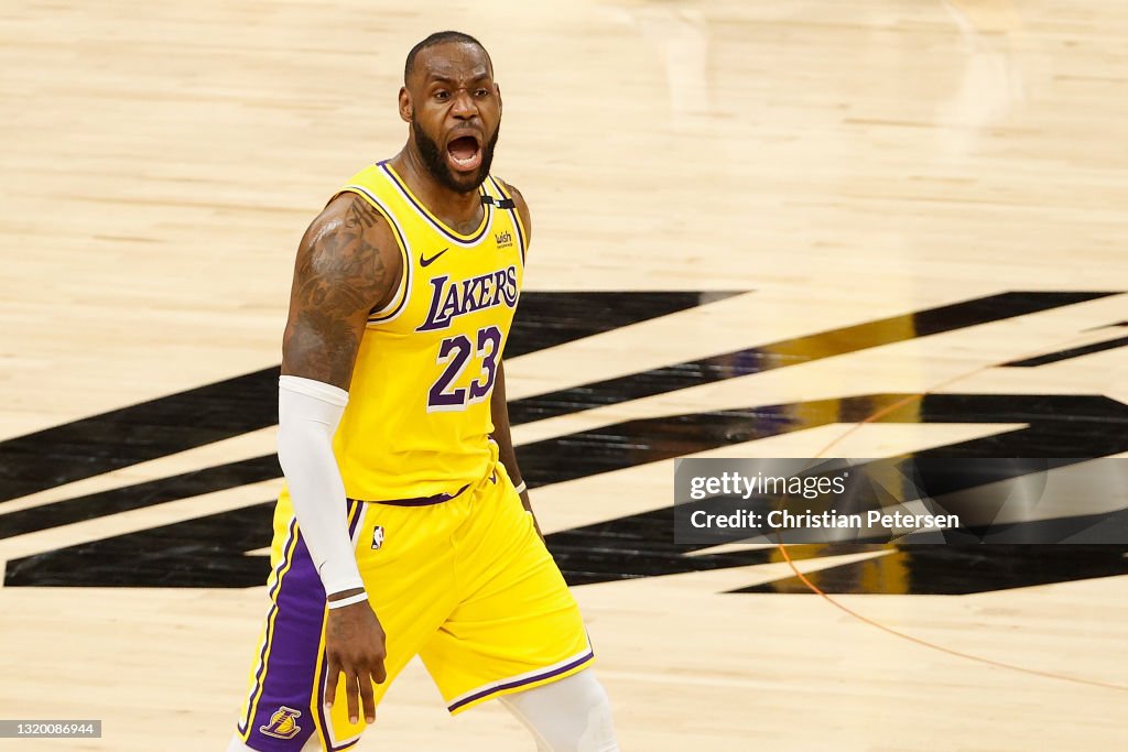 Los Angeles Lakers v Phoenix Suns - Game Two