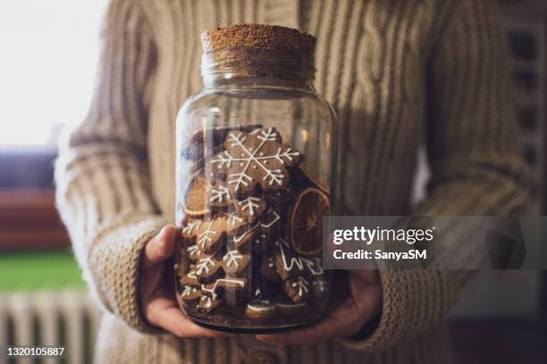 christmas gingerbread cookies - cookies jar stock pictures, royalty-free photos & images