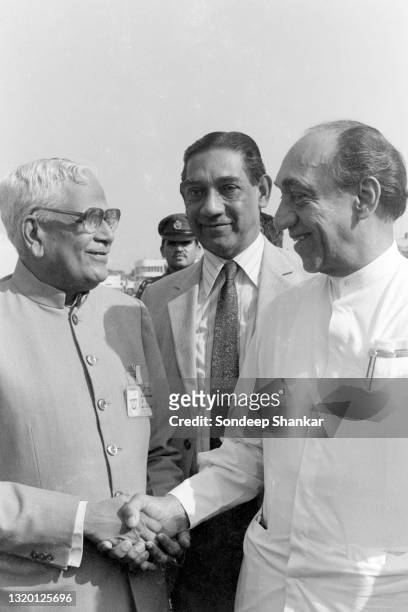 Sri Lankan President J R Jayewardene with Indian President R Venkatarama on arrival at New Delhi airport on November 21, 1983.