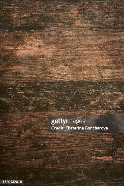 rustic brown weathered wood background - rustic plate overhead photos et images de collection