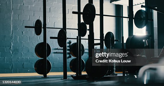 Stillleben von Trainingsgeräten in einer Turnhalle Stillleben von Trainingsgeräten in einer Turnhalle