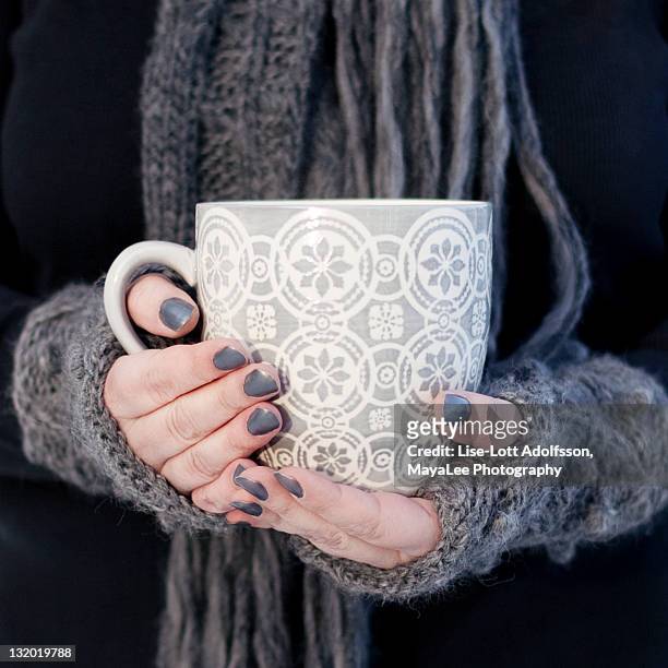 big cup - fingerless gloves stock-fotos und bilder