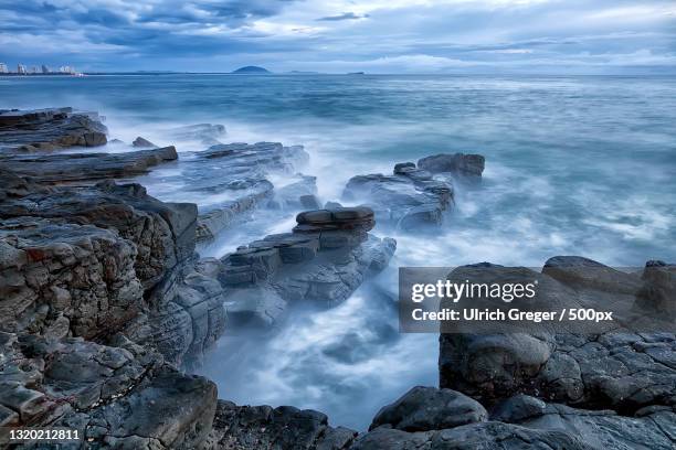 scenic view of sea against sky,mooloolaba,queensland,australia - mooloolaba stock-fotos und bilder