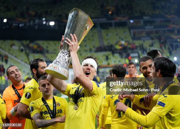 Juan Foyth of Villarreal CF celebrates with the UEFA Europa League Trophy following the UEFA Europa League Final between Villarreal CF and Manchester...