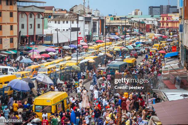 afrikaanse megastad - lagos, nigeria - nigeria lagos traffic stockfoto's en -beelden