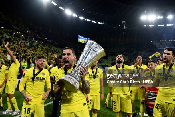 Paco Alcacer of Villarreal CF celebrates with the UEFA Europa League Trophy following the UEFA Europa League Final between Villarreal CF and...