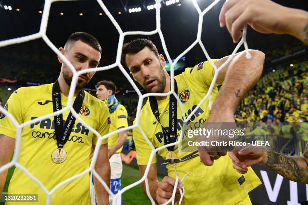 Alfonso Pedraza of Villarreal CF cuts a piece of the goal net after the UEFA Europa League Final between Villarreal CF and Manchester United at...