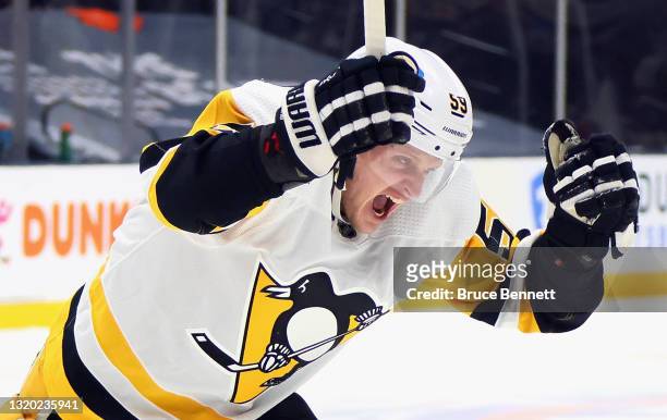 Jake Guentzel of the Pittsburgh Penguins celebrates his powerplay goal at 11:12 of the first period against the New York Islanders in Game Six of the...