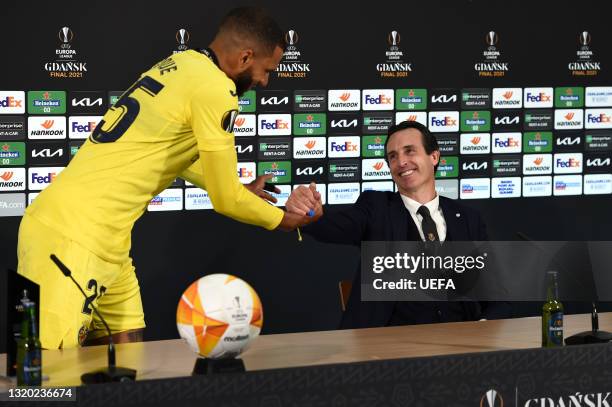 In this Handout picture provided by UEFA, Etienne Capoue of Villarreal CF interacts with Unai Emery, Head Coach of Villarreal CF during a Press...