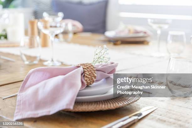 beautiful wedding or event table setting - cubierto completo fotografías e imágenes de stock