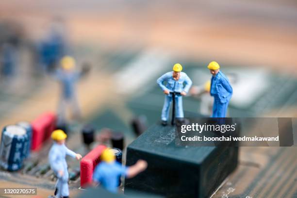 miniature electronic technician - figurine people stock pictures, royalty-free photos & images