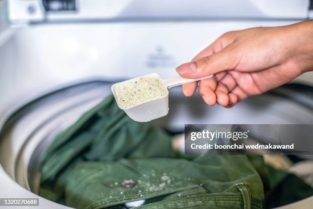 detergent for a laundry washer - waschmittel stock-fotos und bilder
