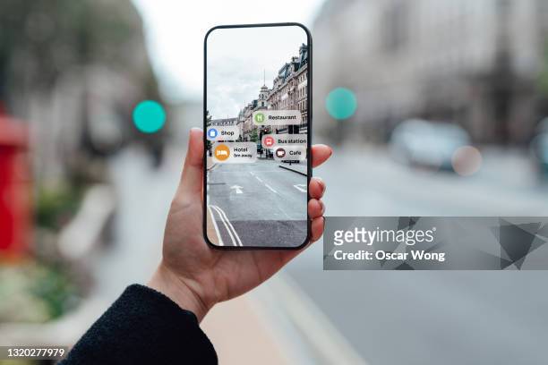 finding direction with augmented reality on smartphone on street - distance marker fotografías e imágenes de stock